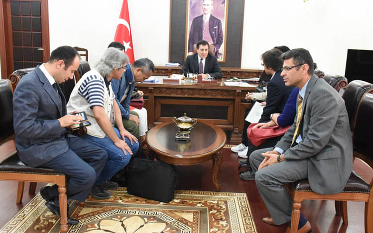 Vali Küçük Japonlara Şanlıurfa\'yı Anlattı