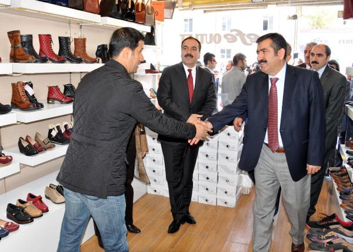 Van Valisi ve AK Parti Milletvekilleri Esnafı Ziyaret Etti