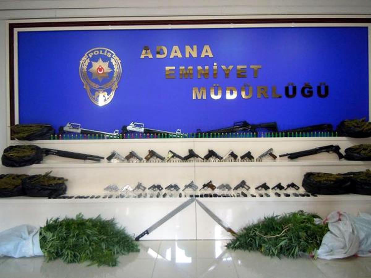 Adana\'da 40 Uyuşturucu Operasyonunda 215 Kişi Yakalandı