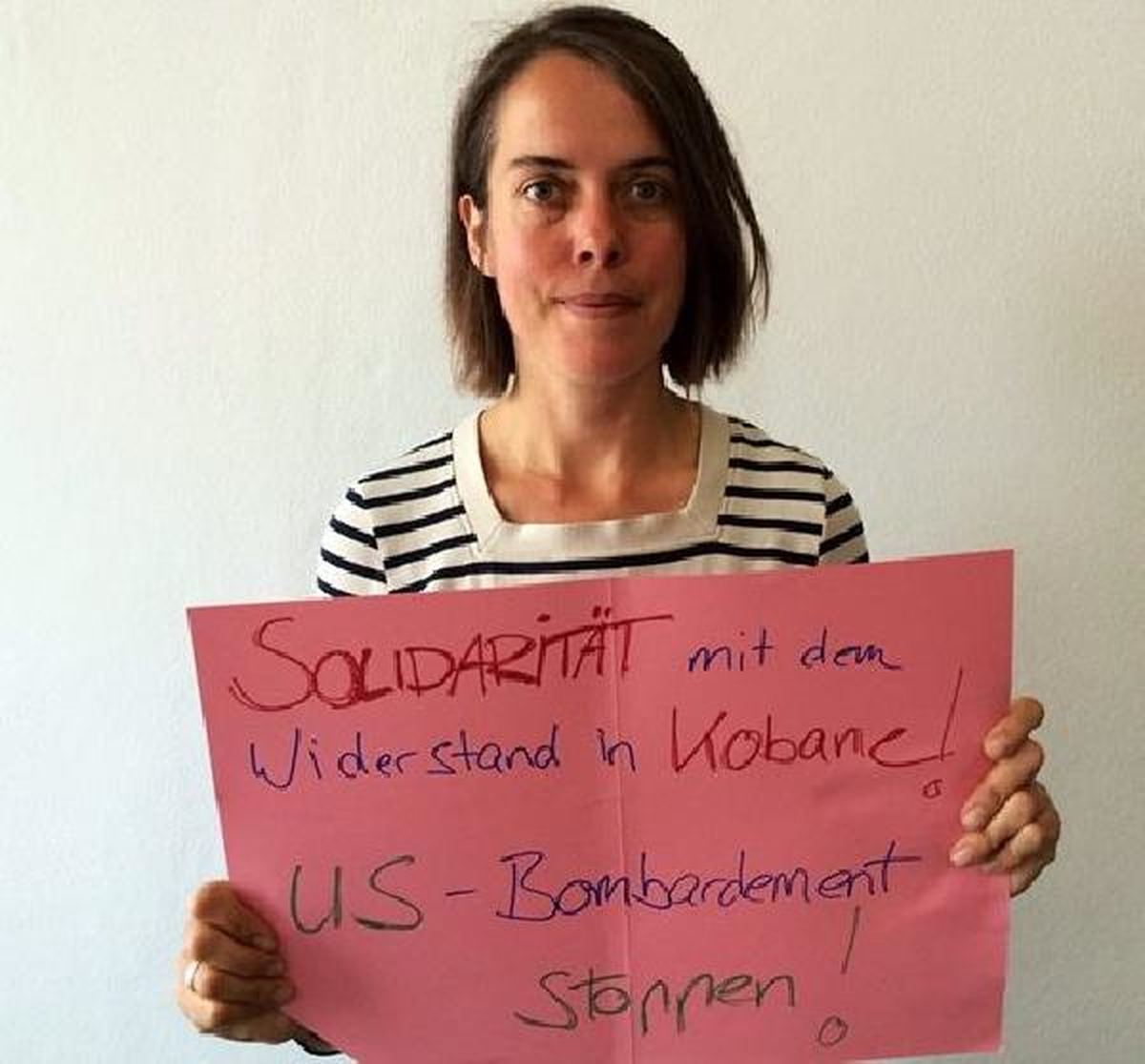 Alman Milletvekilinin Kobani Pankartı Sosyal Medyayı Karıştırdı