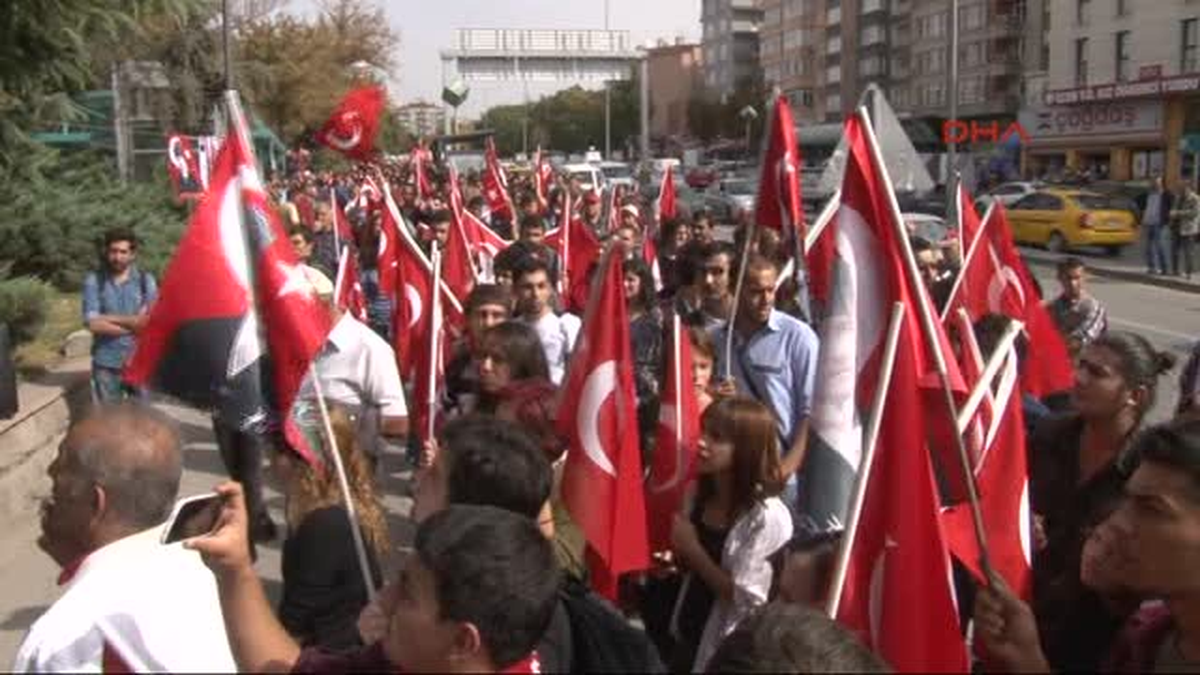 Ankara\'da Bayrak ve Atatürk Yürüyüşü