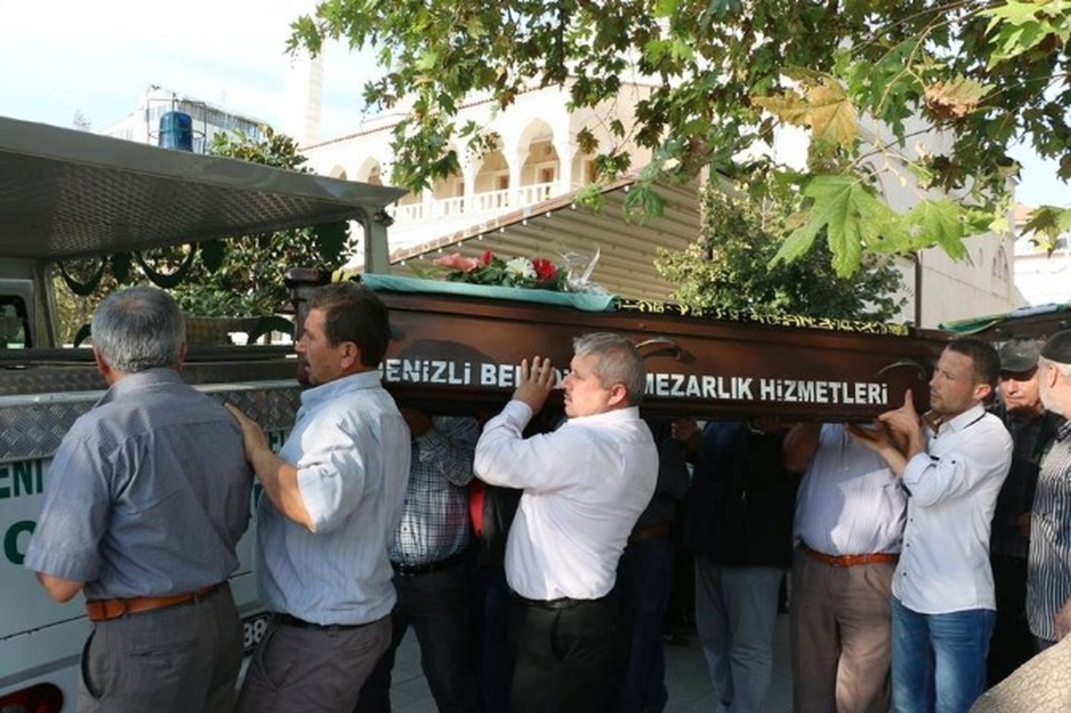 Denizli\'de Anne ve Kızı Toprağa Verildi