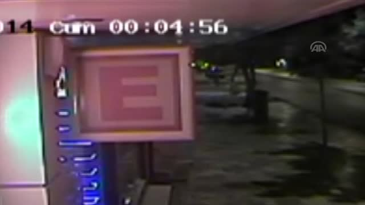 2,5 Yaşındaki Kızını ve Kendini Balkondan Attı!