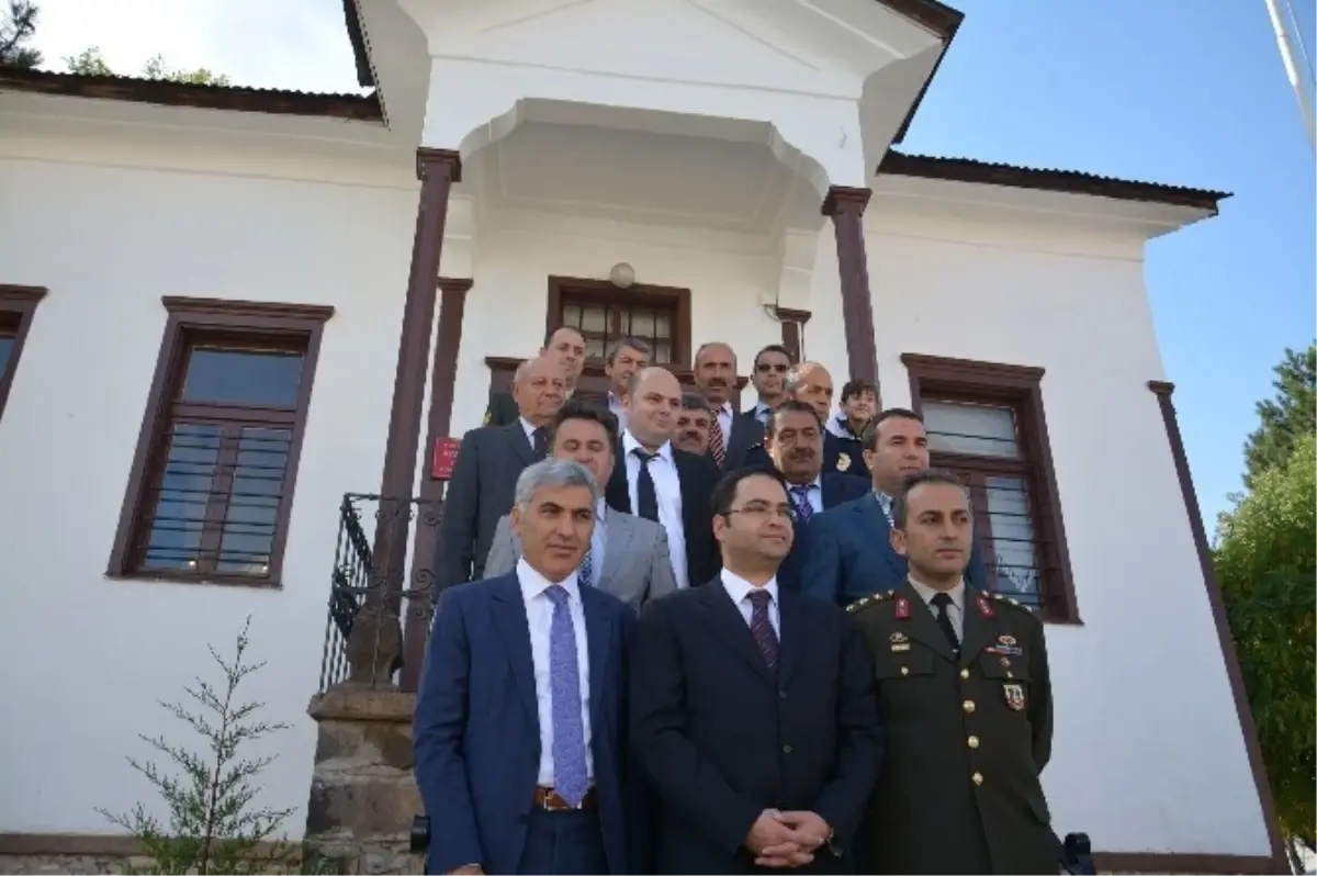 Atatürk Müzesi\'ne Yoğun İlgi