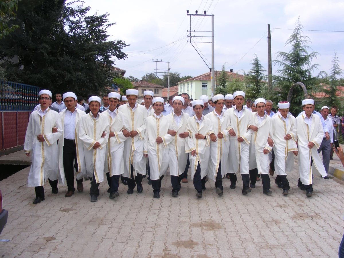 Osmaniye\'de Hafızlık İcazet ve Taç Giyme Töreni
