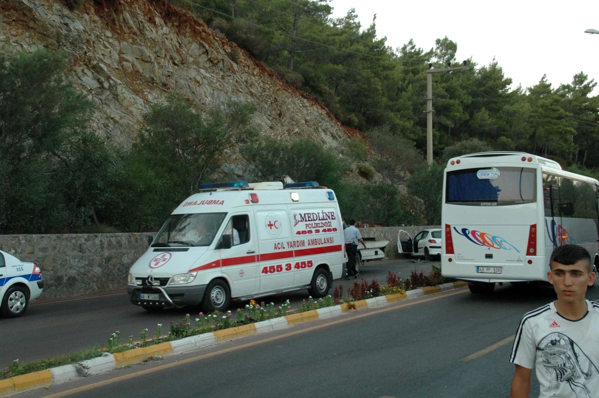 Ankara\'da Otomobil Yayalara Çarptı: 1 Ölü, 3 Ağır Yaralı