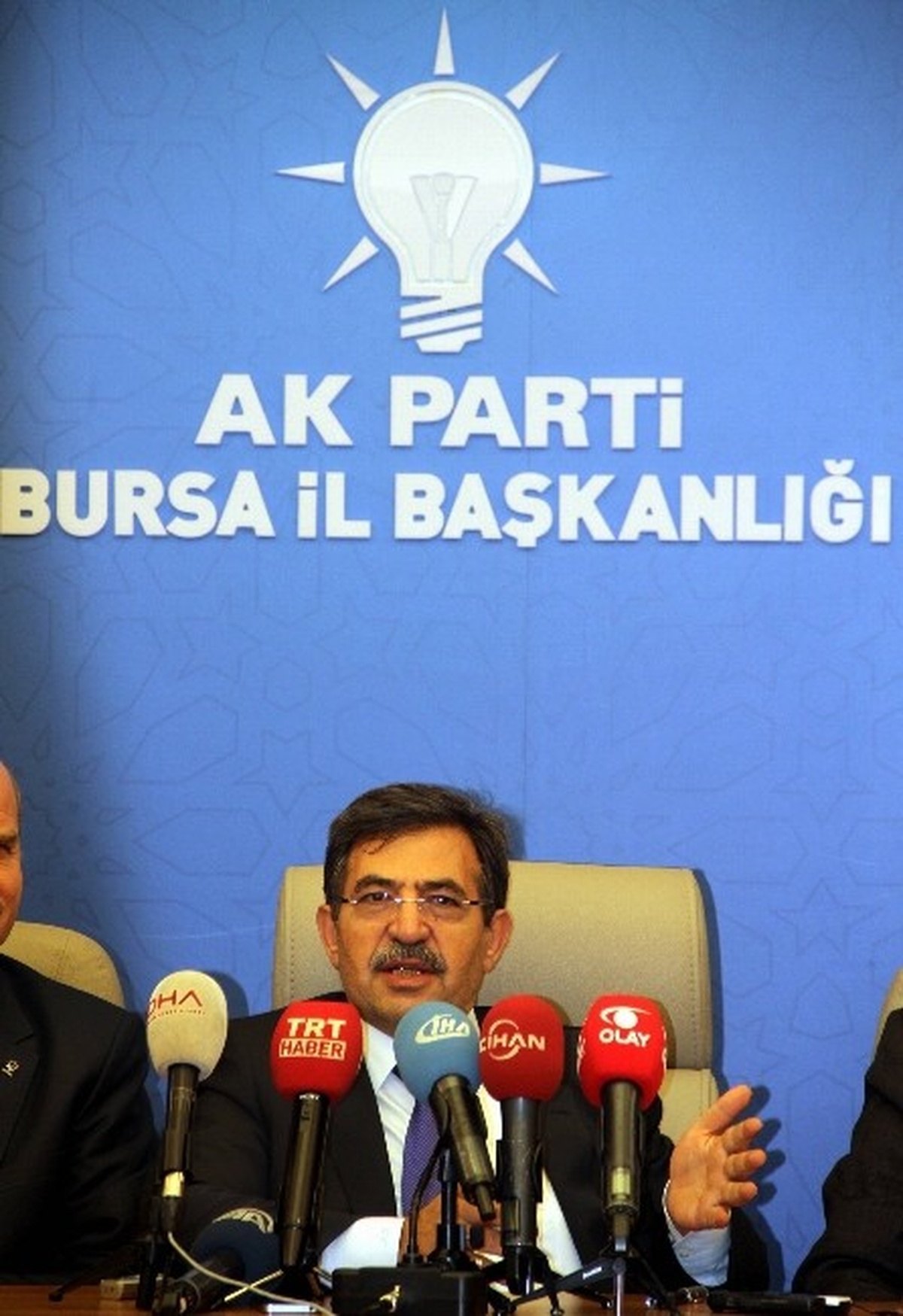 Bakan Güllüce\'den "Fırıldak" Benzetmesi