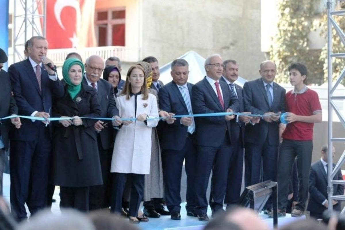 Başkan Karaosmanoğlu Erdoğan\'ın Babasının Adını Taşıyan Lise Açılışına Katıldı
