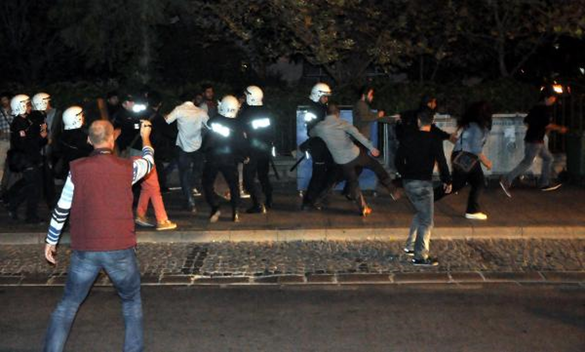 Çanakkale\'de Kobani Protestosunda Arbede Çıktı