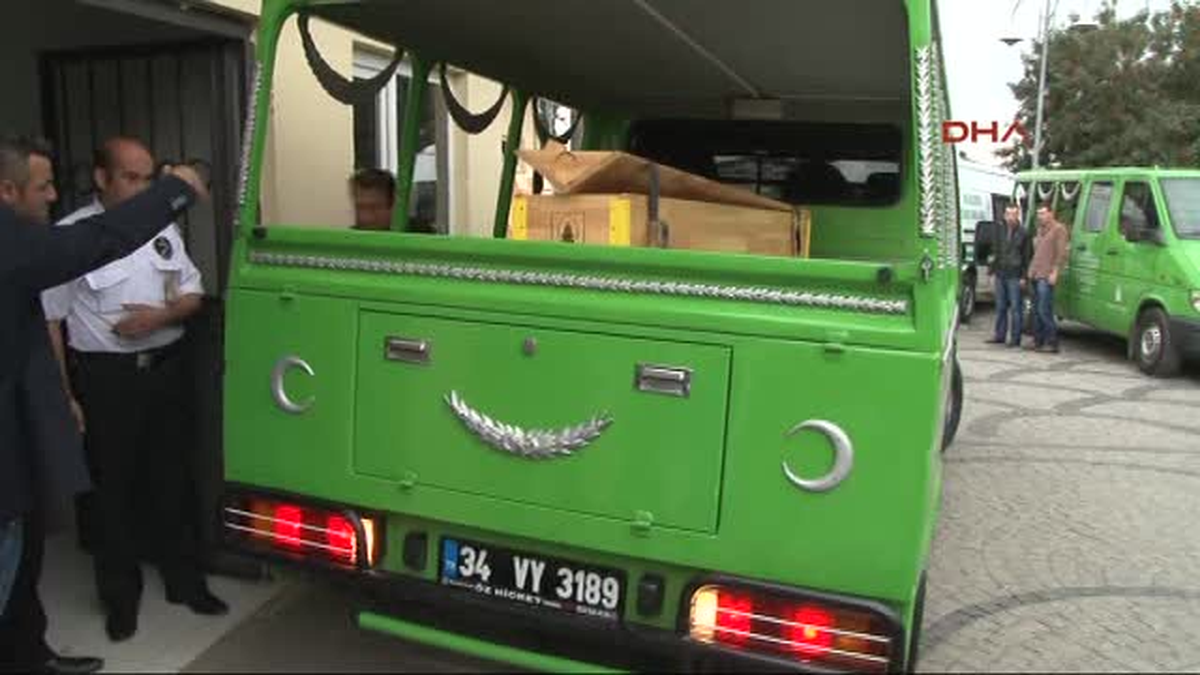 Cem Garipoğlu\'nun Cenazesi Gasilhane\'ye Götürüldü