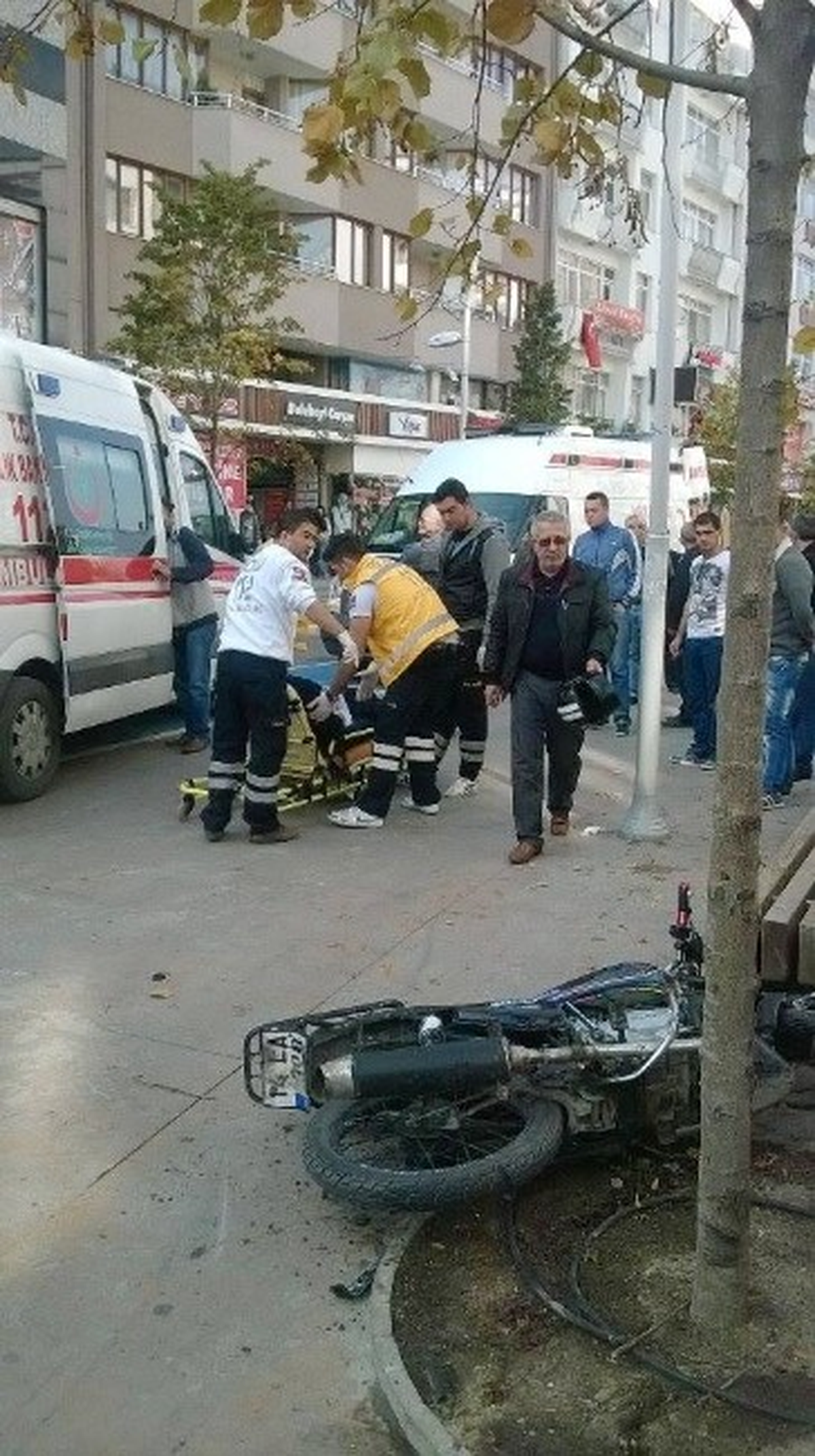 Dur\' İhtarına Uymayan Motor Sürücüsü Polise Çarptı
