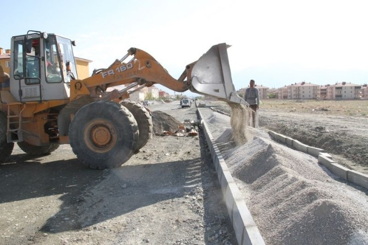 Erzincan Belediyesi\'nin Asfalt Hedefi 100 Kilometre