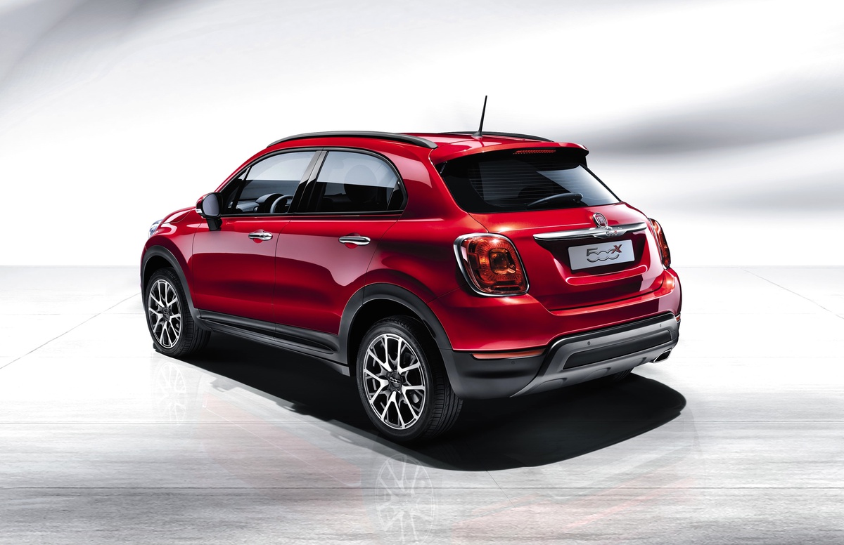 Fiat\'ın Yeni Modeli 500x Paris Otomobil Fuarı\'nda Kendini Gösterdi!
