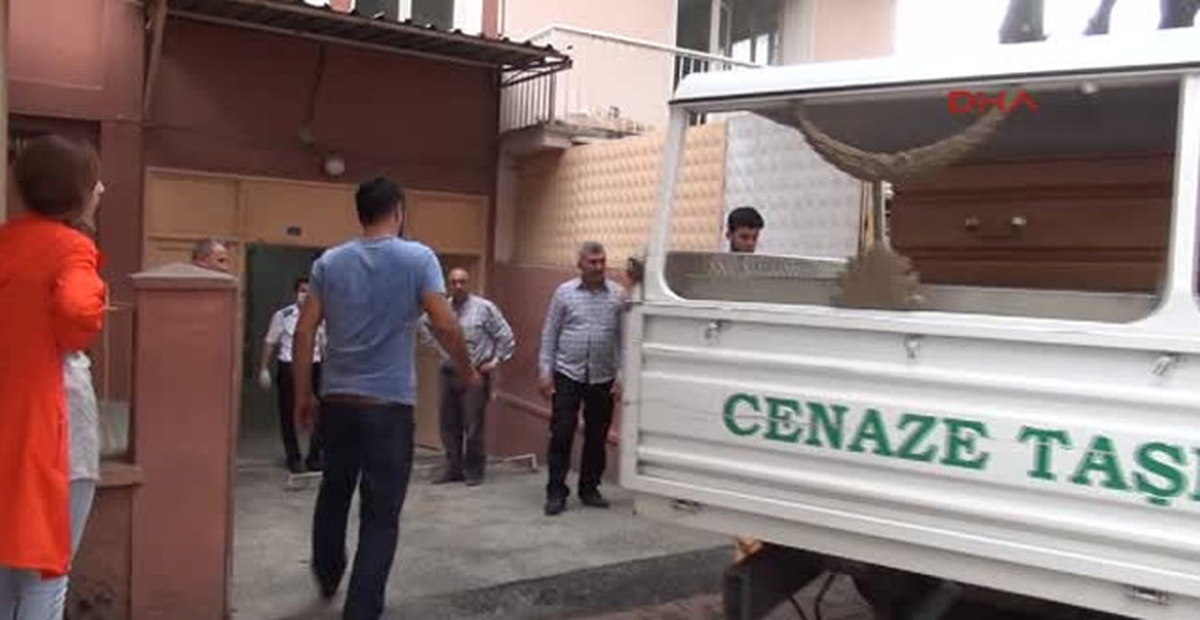 Hatay'da Bir Kişi Tartıştığı Eşinin Boğazını Kesti