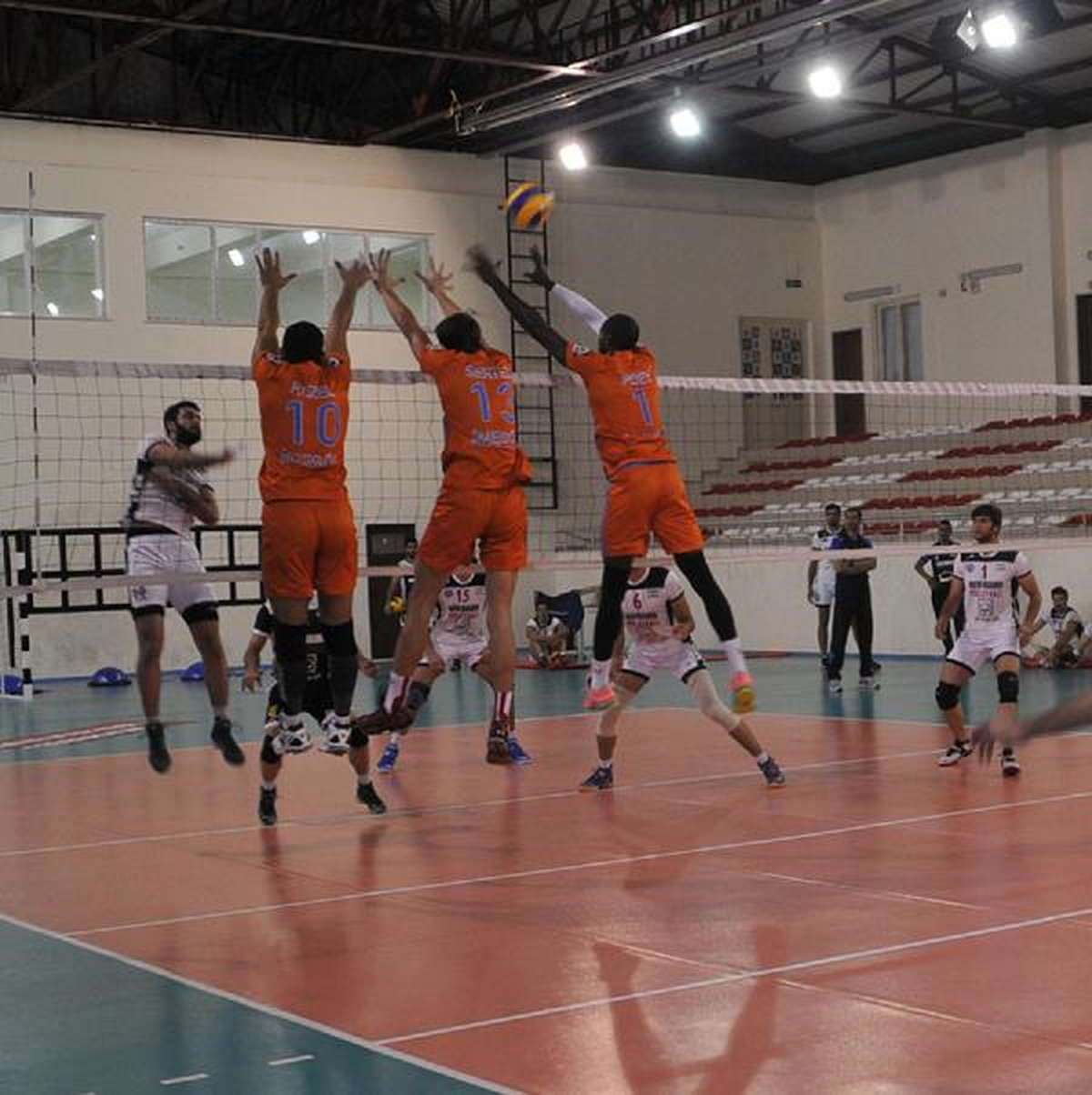 İnegöl Belediyespor Voleybol\'da İran Şampiyonunu Yendi