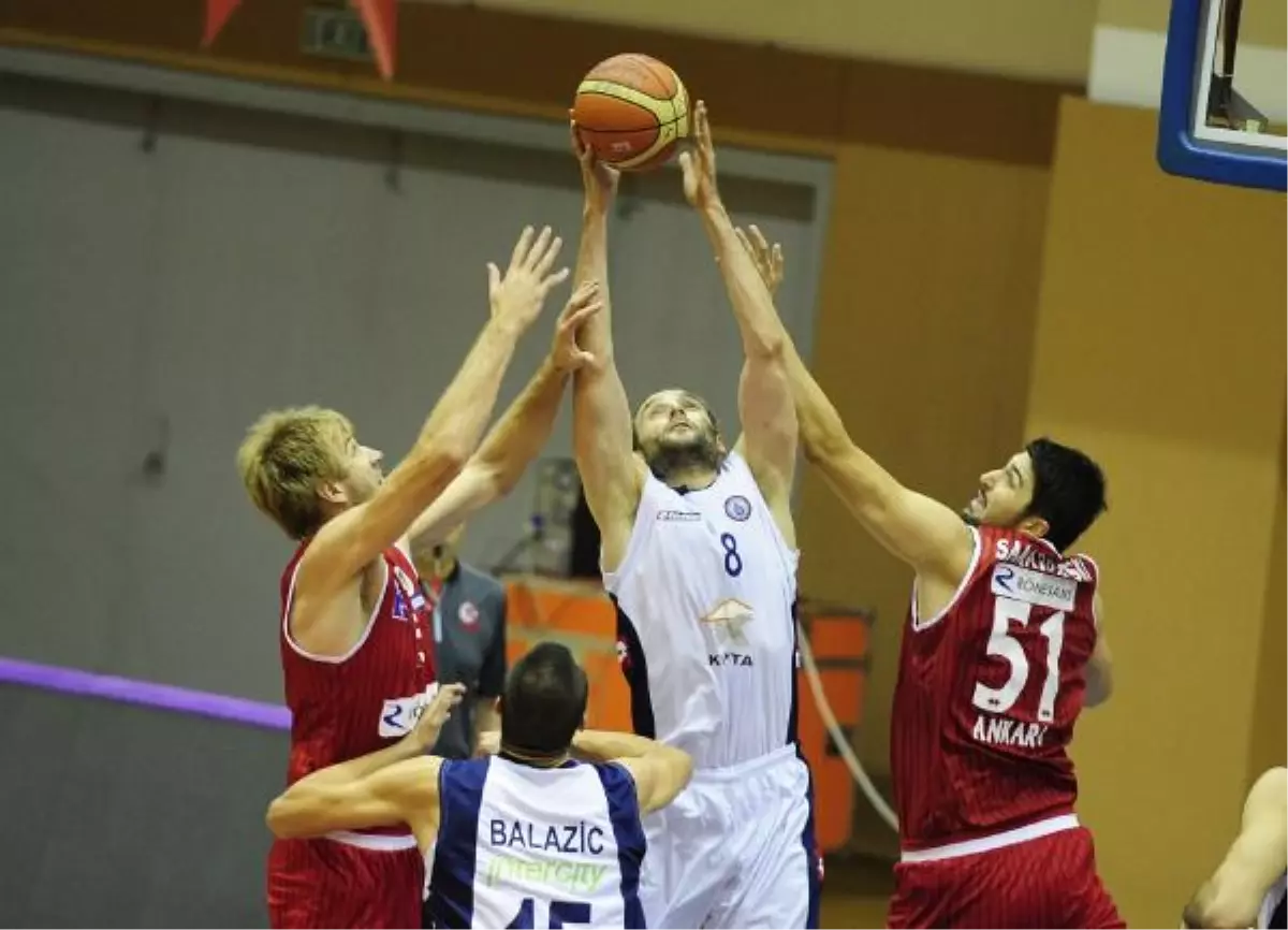 İstanbul Büyükşehir Belediyespor-Rönesans Ted Ankara Kolejliler: 70-71