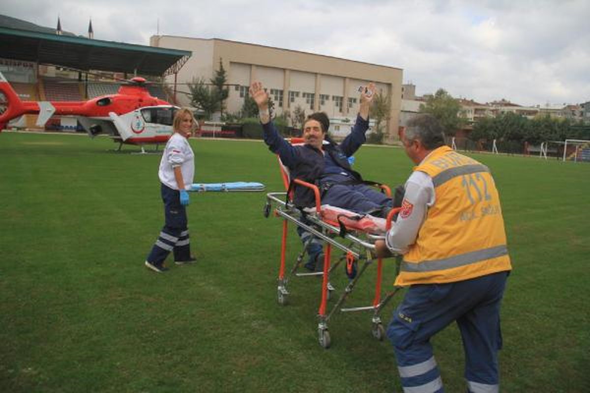 Kalp Krizi Geçirdi, Ambulans Helikoptere El Sallayarak Gitti