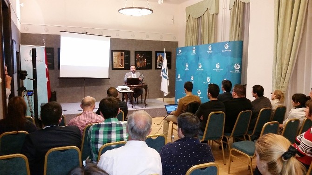 Macarlardan "İslam\'da Kurban" Konferansına Yoğun İlgi