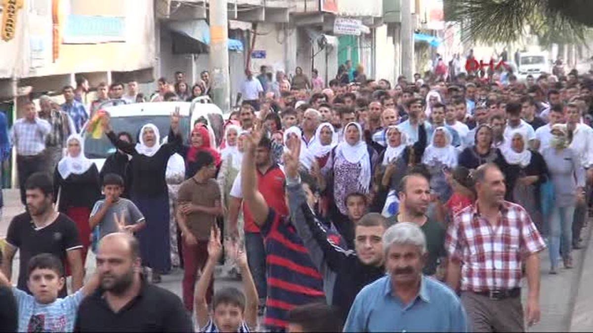 Nusaybin\'de İpekyolu\'nu Kapattılar