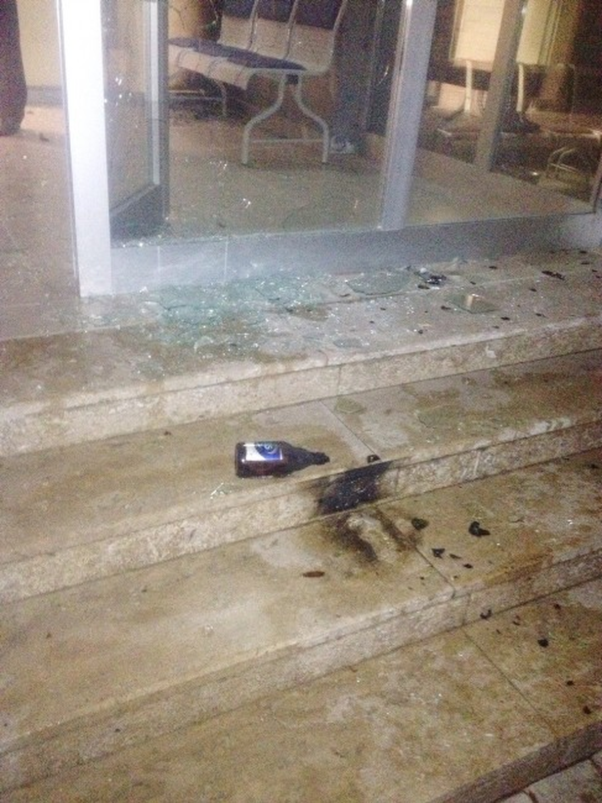 Olimpik Yüzme Havuzuna Molotofkokteyli Saldırı