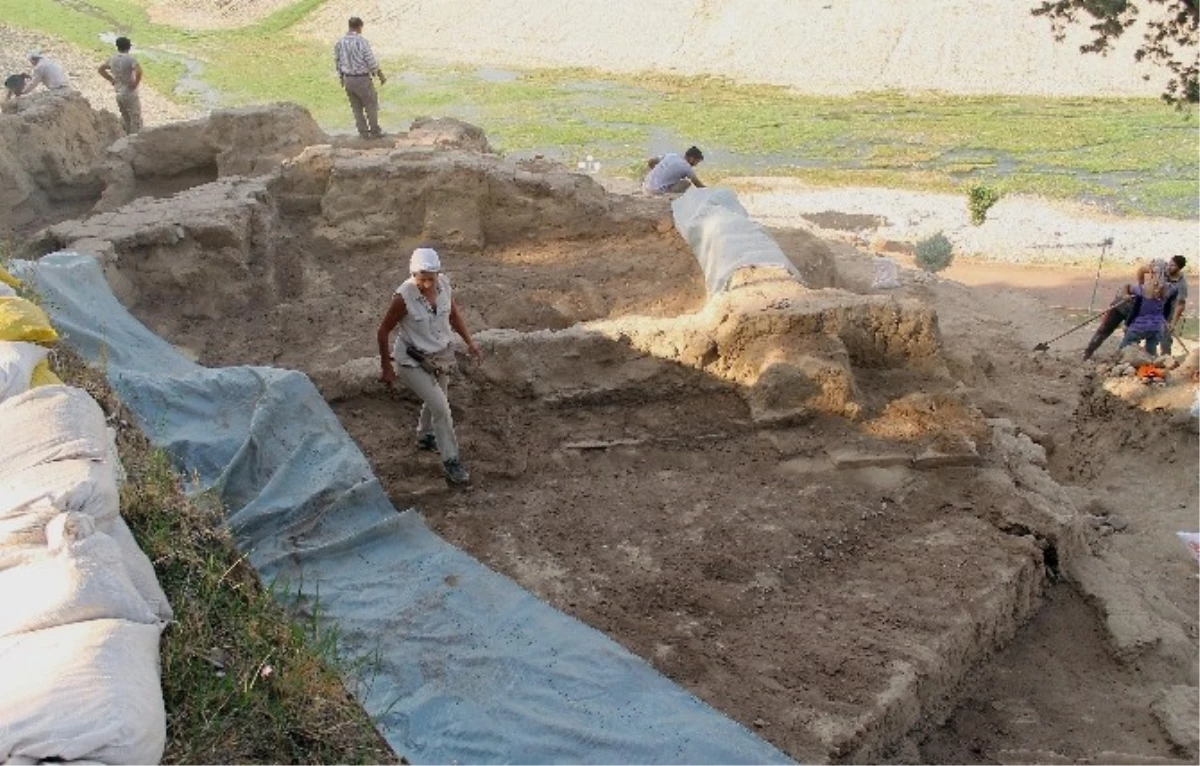 9 Bin Yıllık Dev Saray Bulunan Yumuktepe\'de Kazı Çalışmaları Sona Erdi