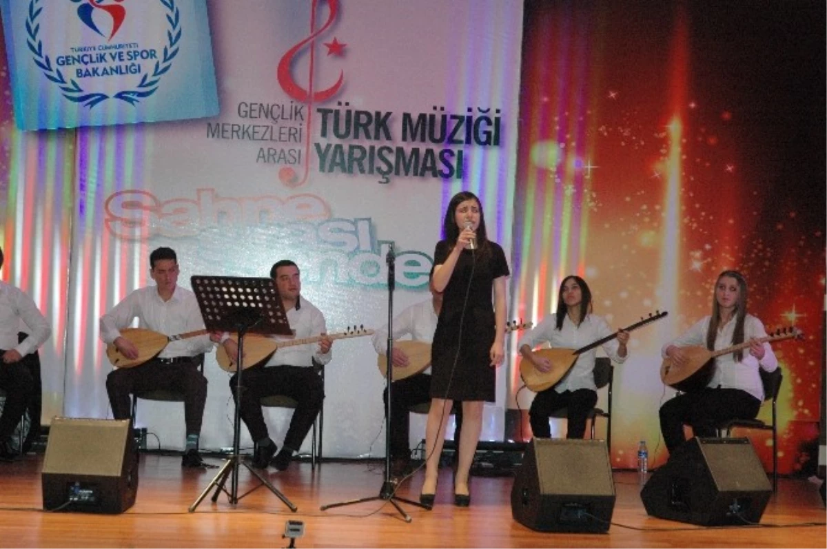 Sahne Sırası Sende" Türk Müziği Yarışması Renkli Görüntülere Sahne Oldu