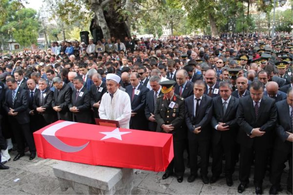 Şehit Başkomiser Gözyaşları Arasında Toprağa Verildi