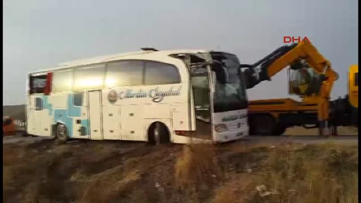 Sivas\'ta Otobüs Kazası: 36 Yaralı