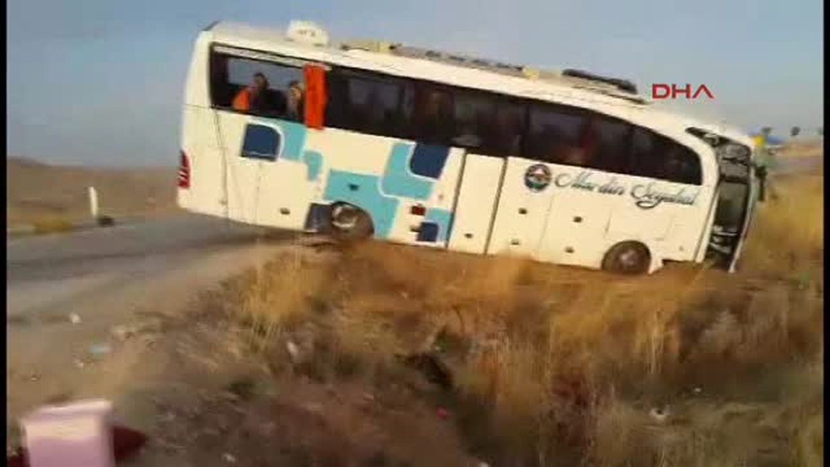 Sivas\'ta Otobüs Kazası: 36 Yaralı Ek