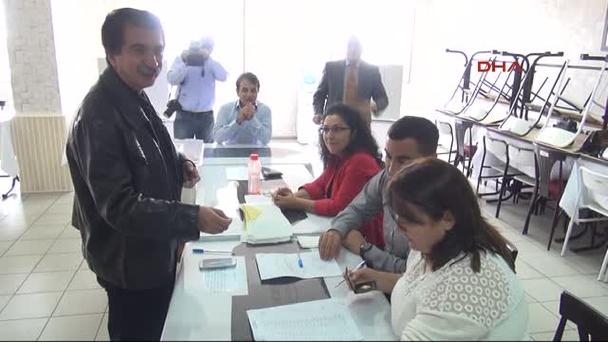 Adana Adliyesi\'nde Görevli Hakim ve Savcılar HSYK Seçimi İçin Oy Kullanıyor