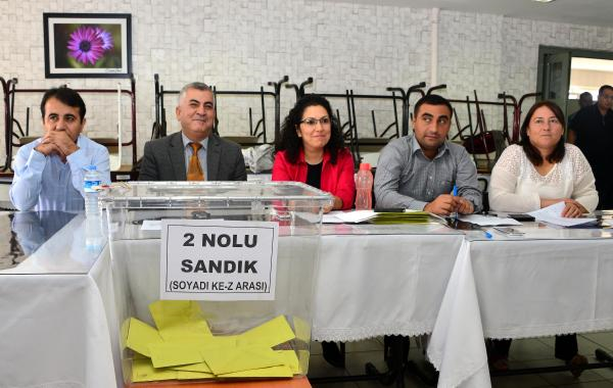 Adana Adliyesi\'nde Görevli Hakim ve Savcılar HSYK Seçimi İçin Oy Kullanıyor