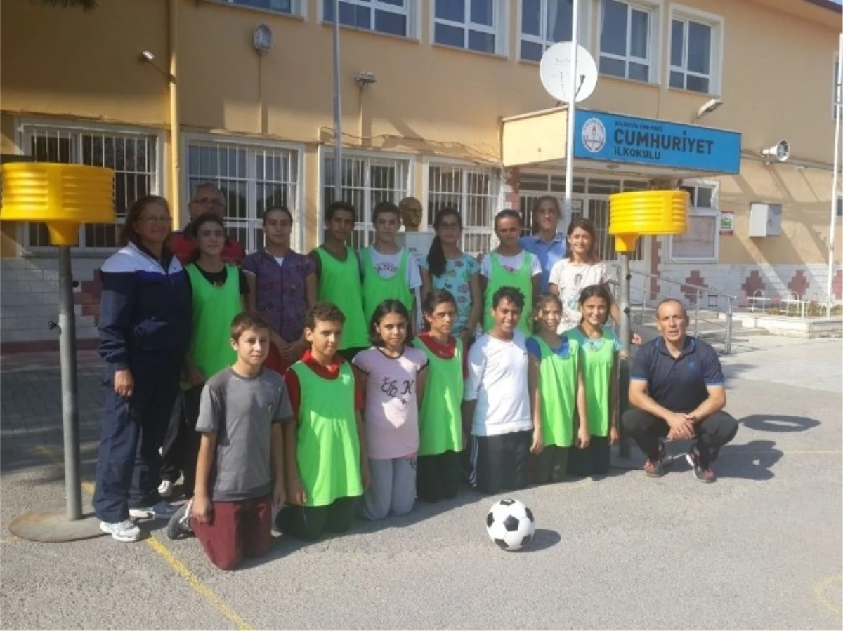 Burhaniye de Öğrenciler Korfbol Öğreniyor