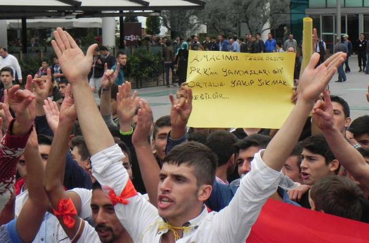 Bursa\'da Olaylara Bayraklı Tepki