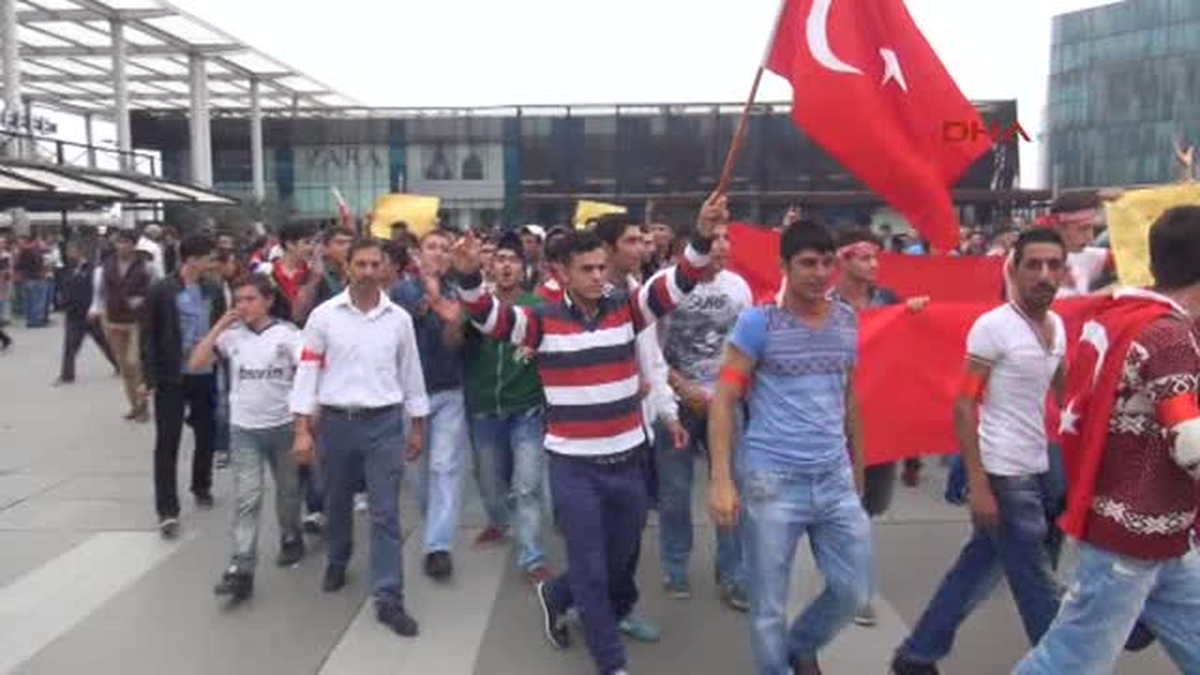 Bursa?da Olaylara Bayraklı Tepki