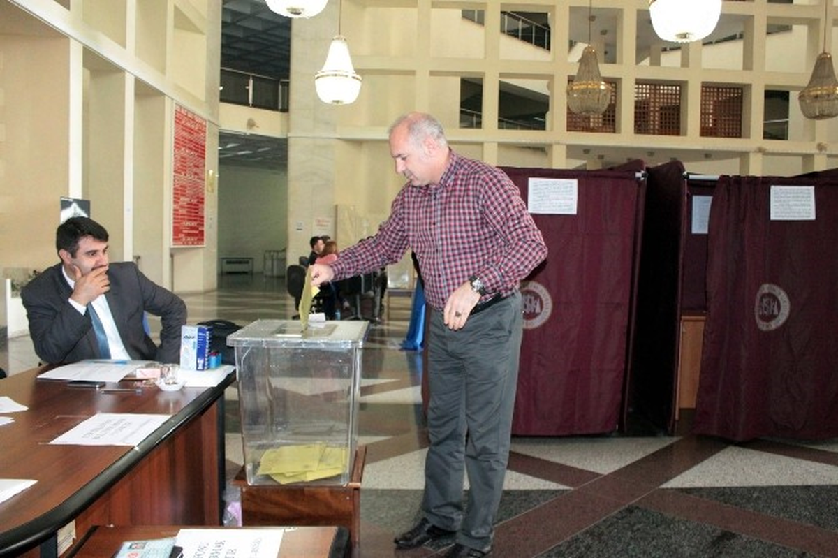 Bursalı Savcı ve Hakimler, Sandık Başında Gitti