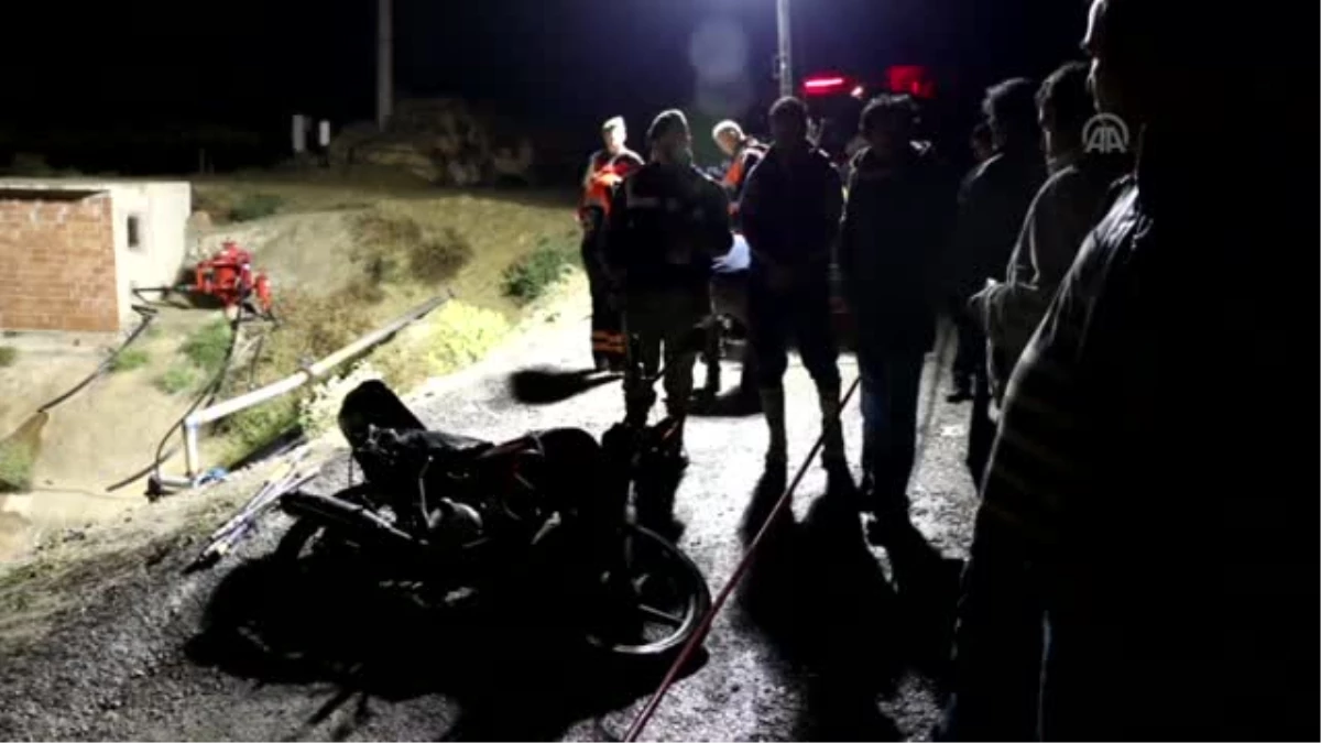 Denizli\'de Motosiklet Şarampole Devrildi: 1 Ölü, 1 Yaralı