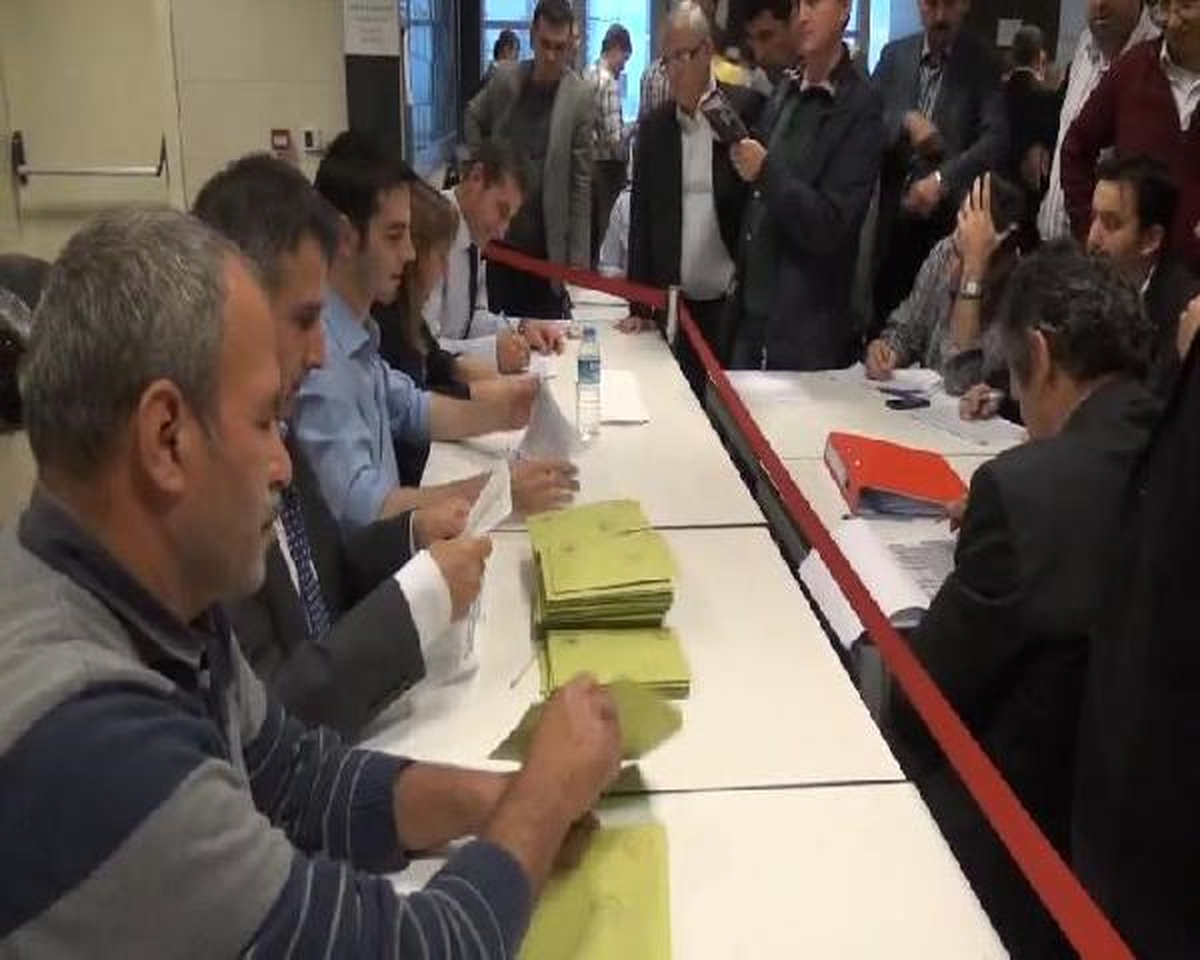 İstanbul\'da HSYK Seçimi Oy Verme İşlemi Bitti, Sayım Başladı