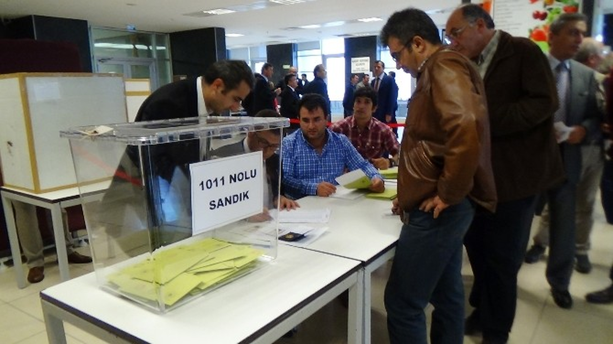 İstanbul\'daki Hakim ve Savcılar Sandık Başına Gitti