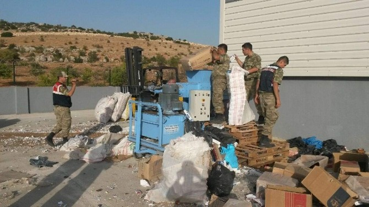 Jandarma, 225 Bin Paket Kaçak Sigarayı İmha Etti