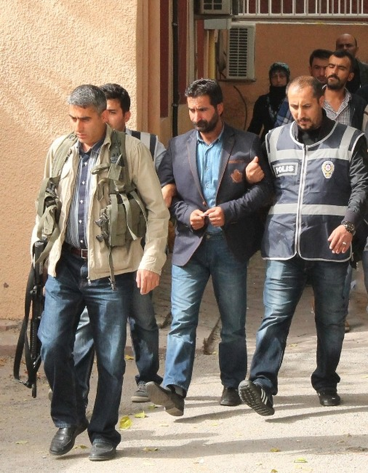 Kaleşnikoflu Katil Tutuklandı, Eşine de Adli Kontrol Verildi