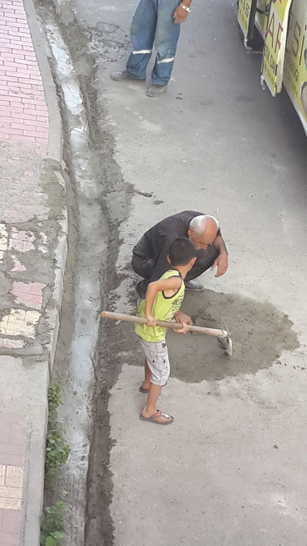 Kendi Caddelerini Kendileri Onardılar