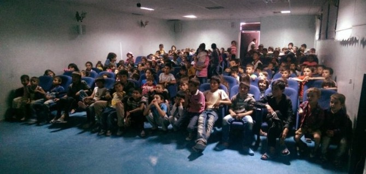 Kobanili Çocuklar Psikolojik Destek İçin Sinemaya Götürüldü