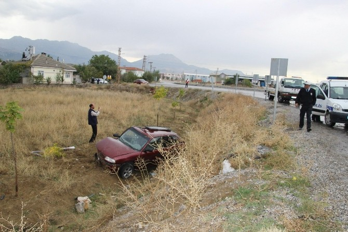 Otomobil Şarampole Yuvarlandı: 6 Yaralı