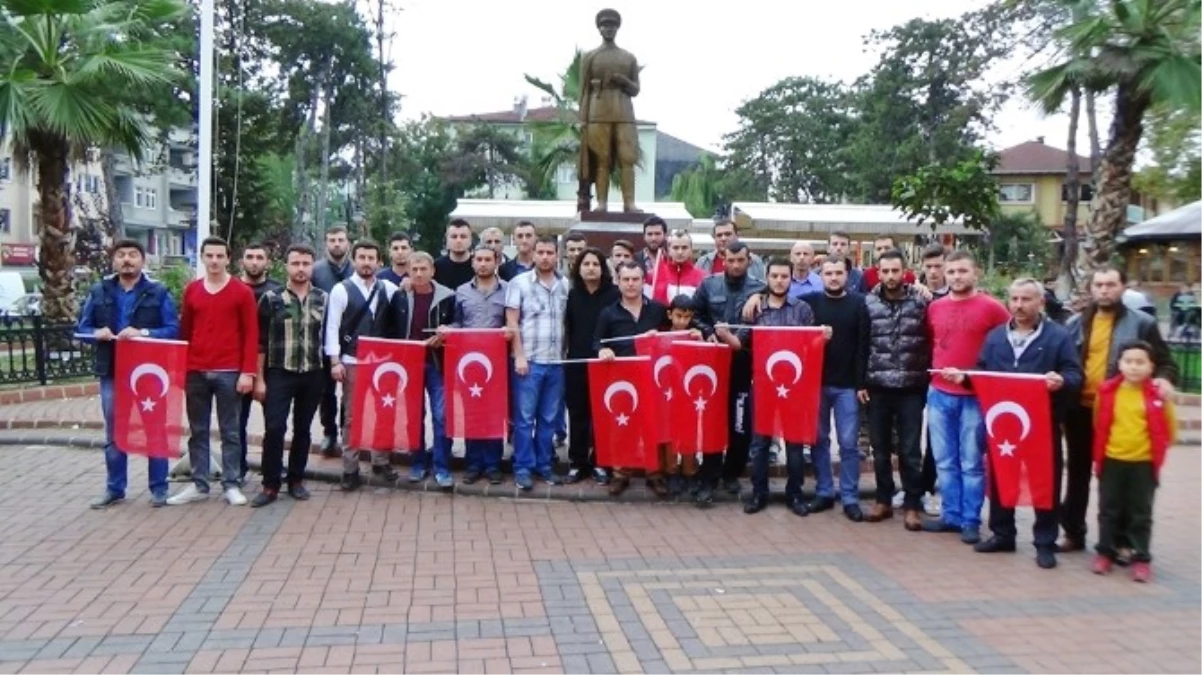 Zonguldak\'ta Gençlerden PKK Yandaşlarına Bayraklı Protesto