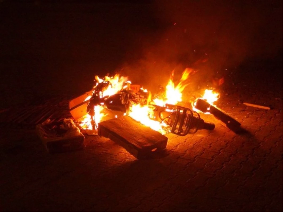 Şemdinli\'de Kobani Gerginliği Gece de Devam Etti