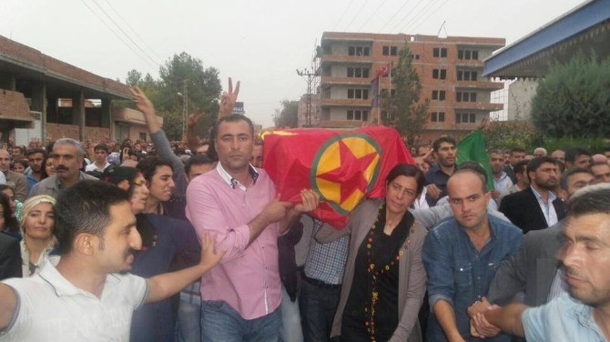 Ypg\'linin Cenazesini Belediye Başkanı ve Milletvekili Omuzladı
