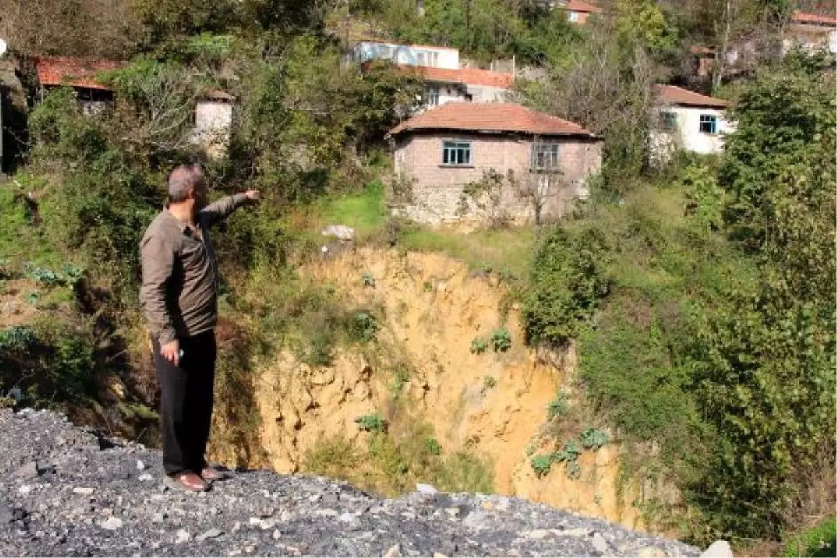 55 Metrelik Obruktan Sonra Evlerin Duvarları da Çatladı