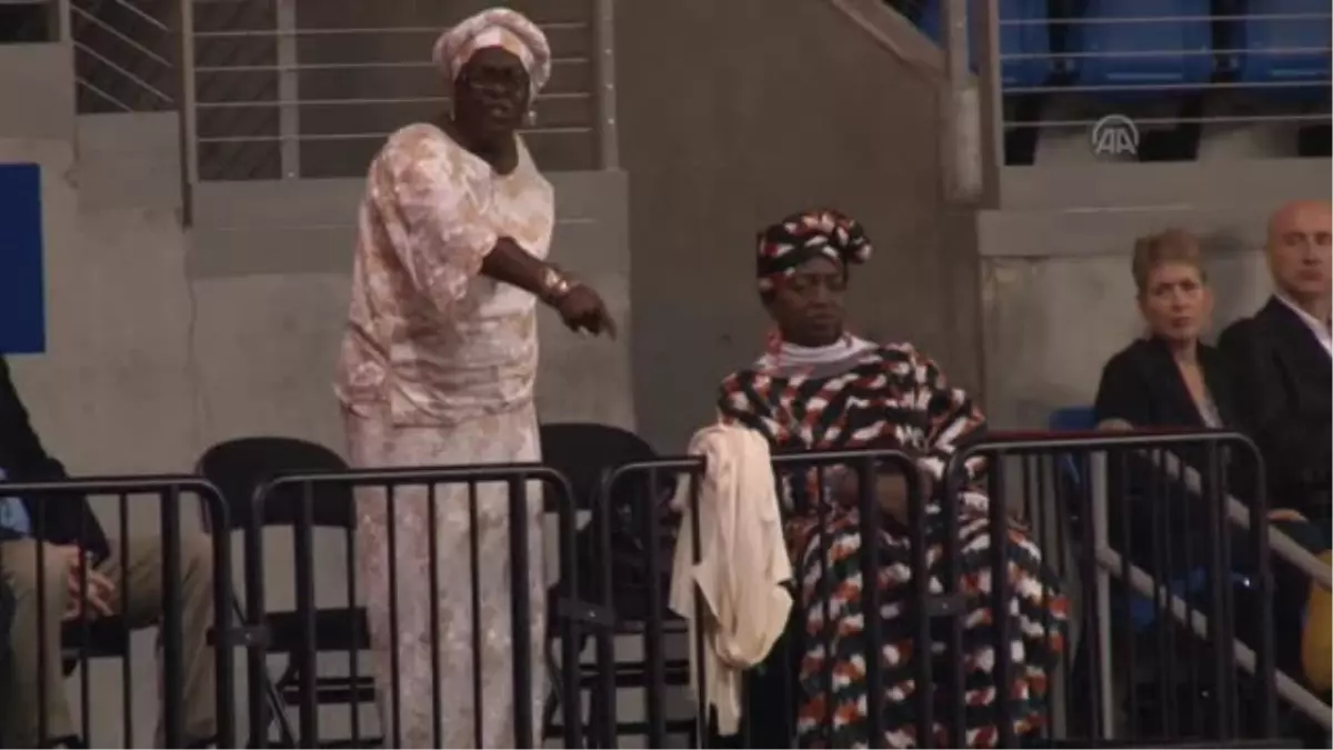 ABD\'de Siyahi Gencin Polis Tarafından Vurulması - St.