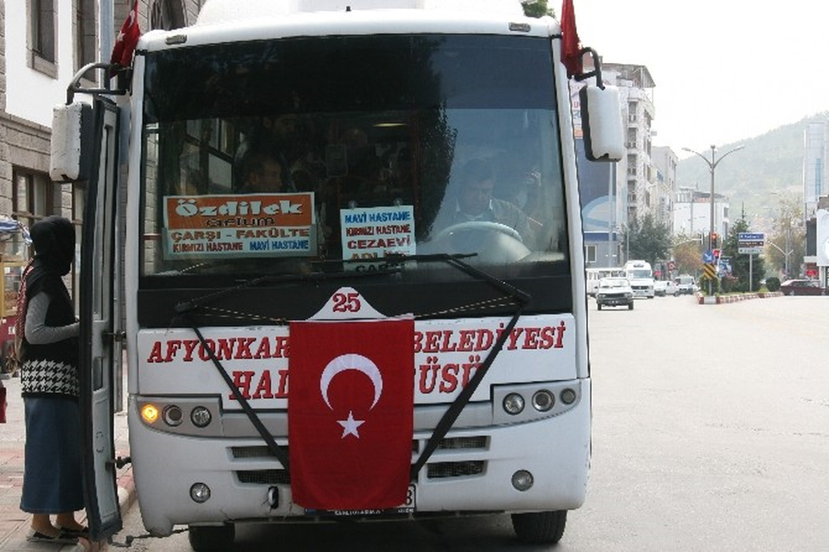 Afyonkarahisar\'da Halk Otobüslerinden Şehitlere Saygı