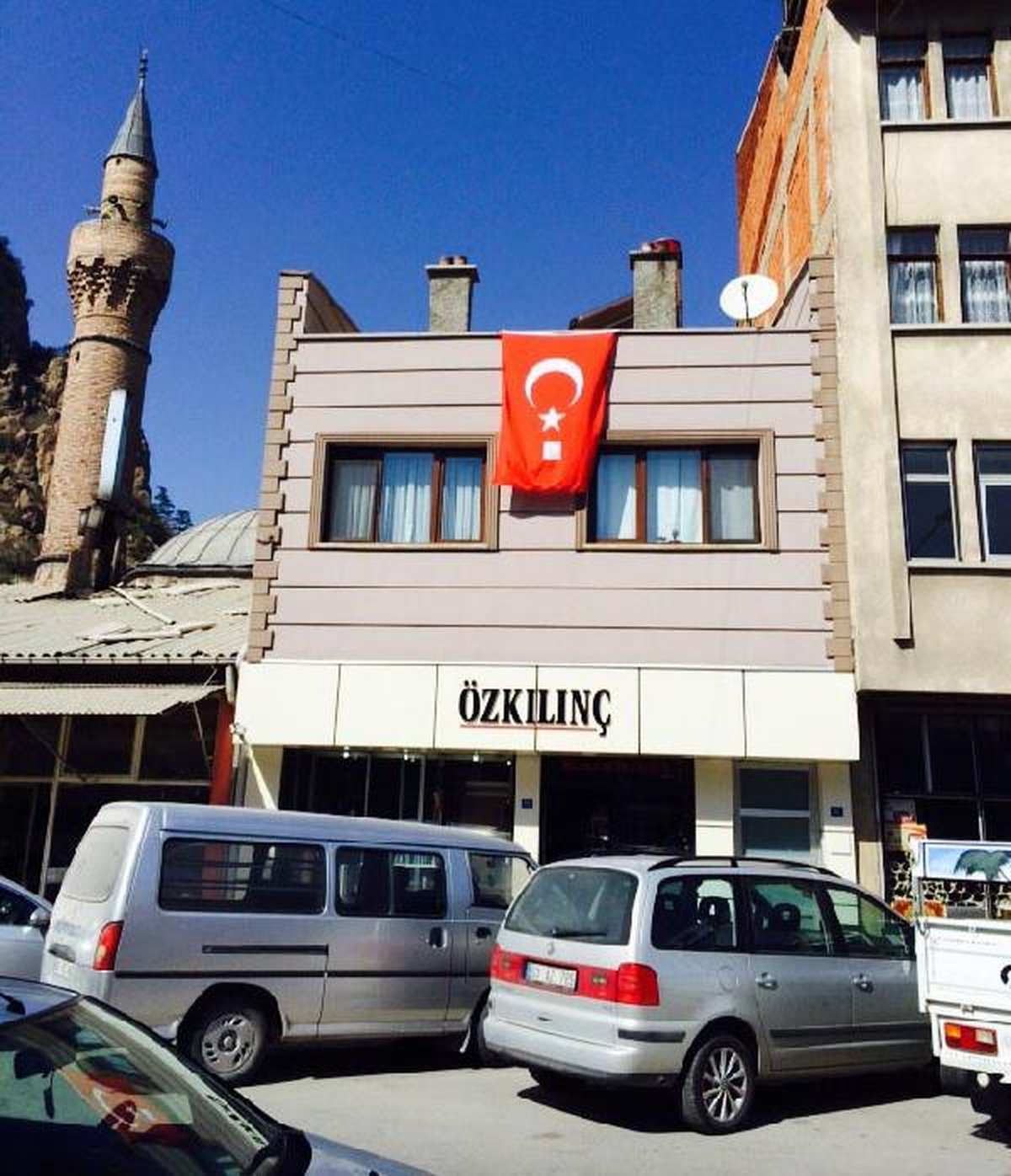 Afyonkarahisarlı Esnaftan Türk Bayraklı Tepki